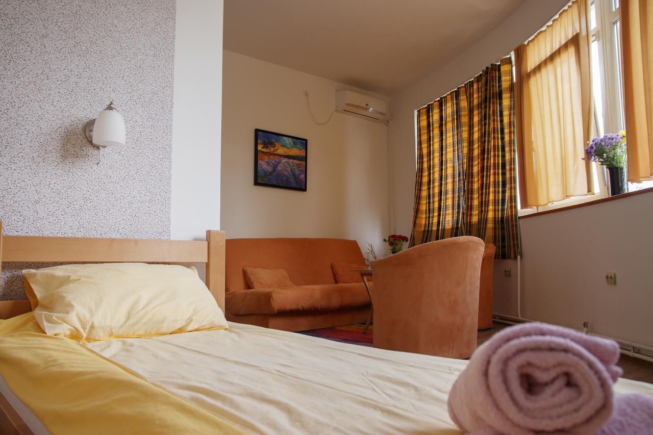 Guesthouse Night&Day Subotica Exteriör bild