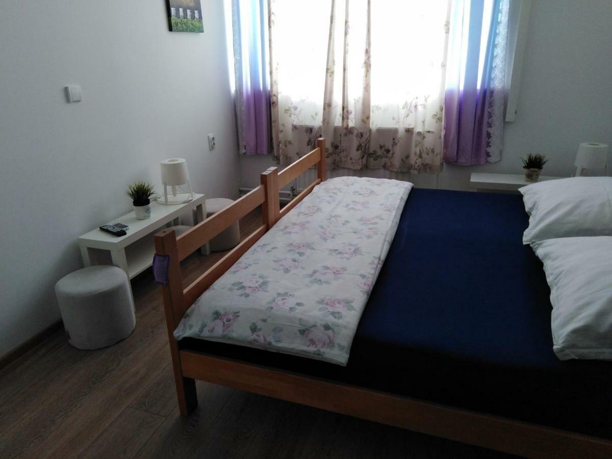 Guesthouse Night&Day Subotica Exteriör bild